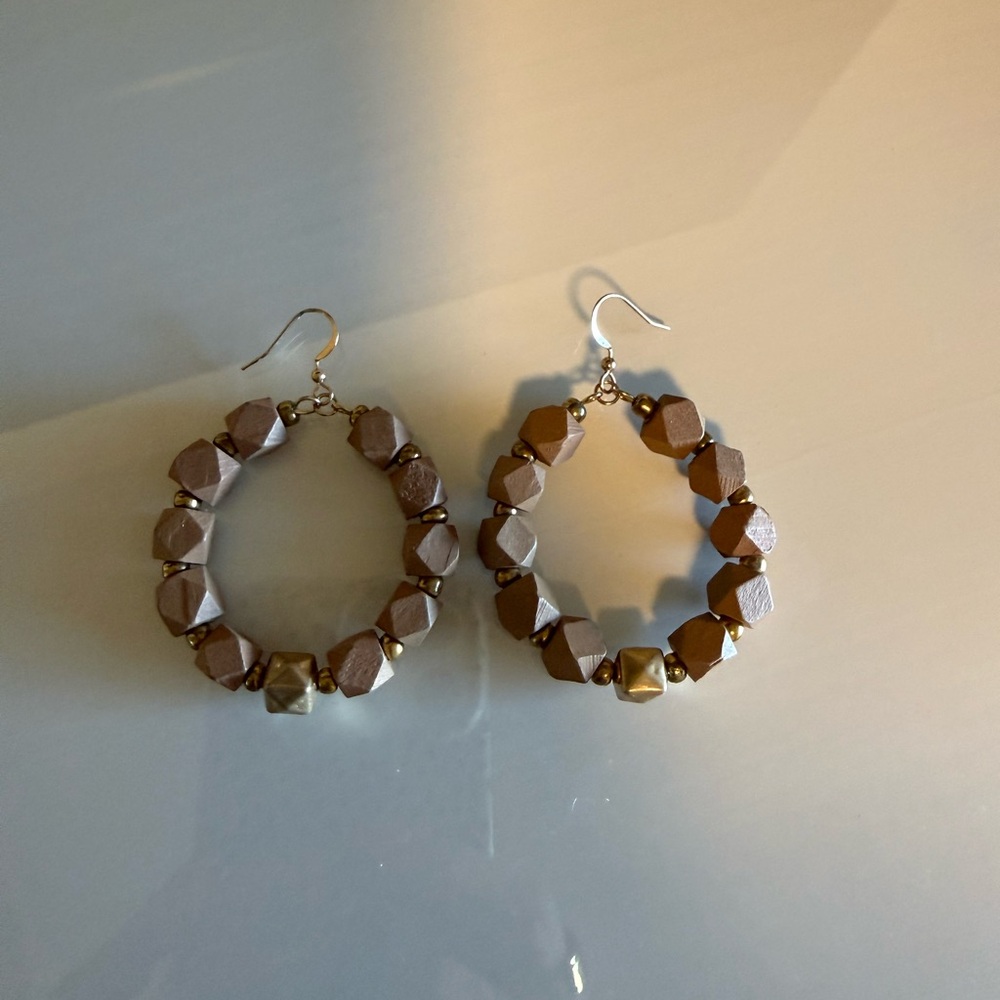 Elegant Gold and Brown Beaded Earrings